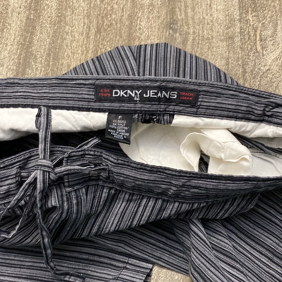 DKNY pants wide leg super comfortable two pockets in front - Picture 9 of 9